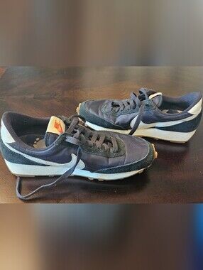 Nike Women's Black and White Retro Runner Sneakers